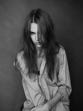 黑白欧美写真图片,黑白光影下的欧美风情写真